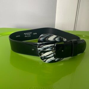 Vintage Accessories By Pearl Made In The USA size small patent large buckle belt